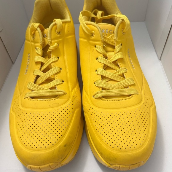 Skechers Men’s Yellow Sneakers

Size 9 1/2 - Picture 2 of 8